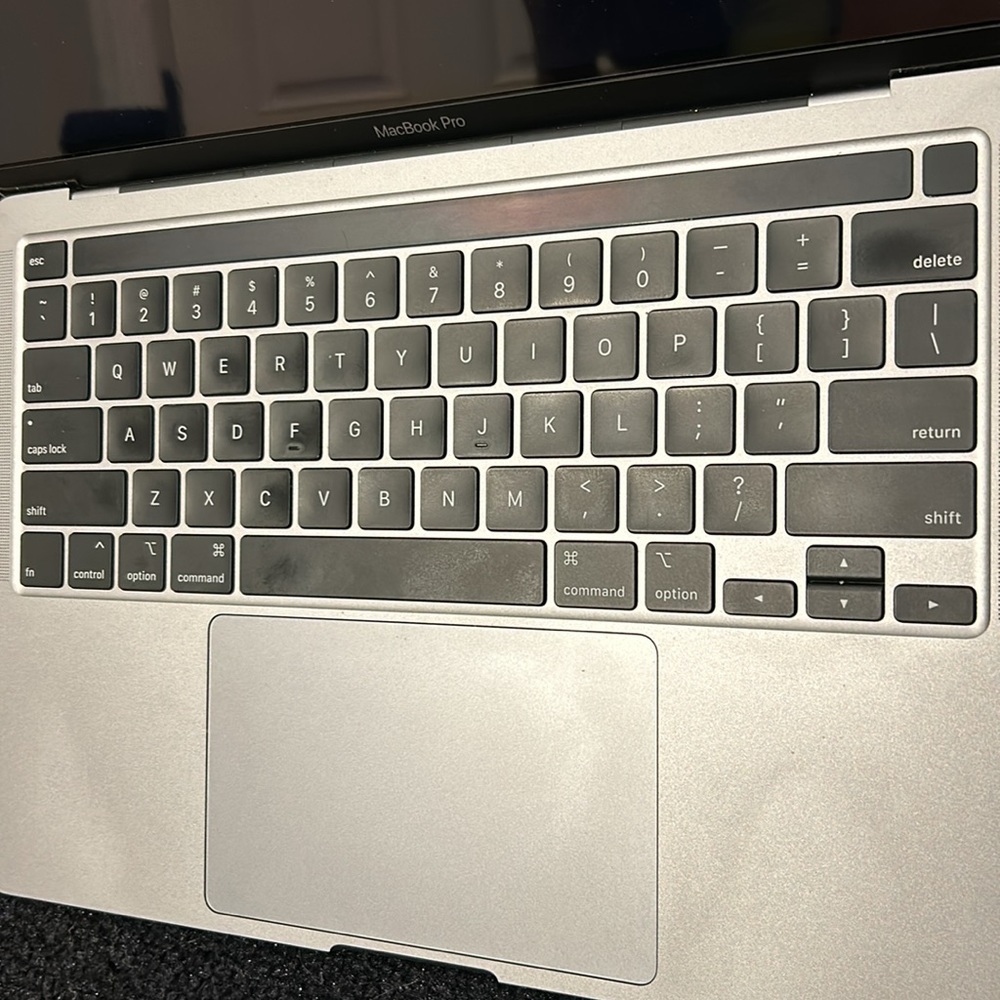 Apple MacBook Pro - Picture 3 of 4